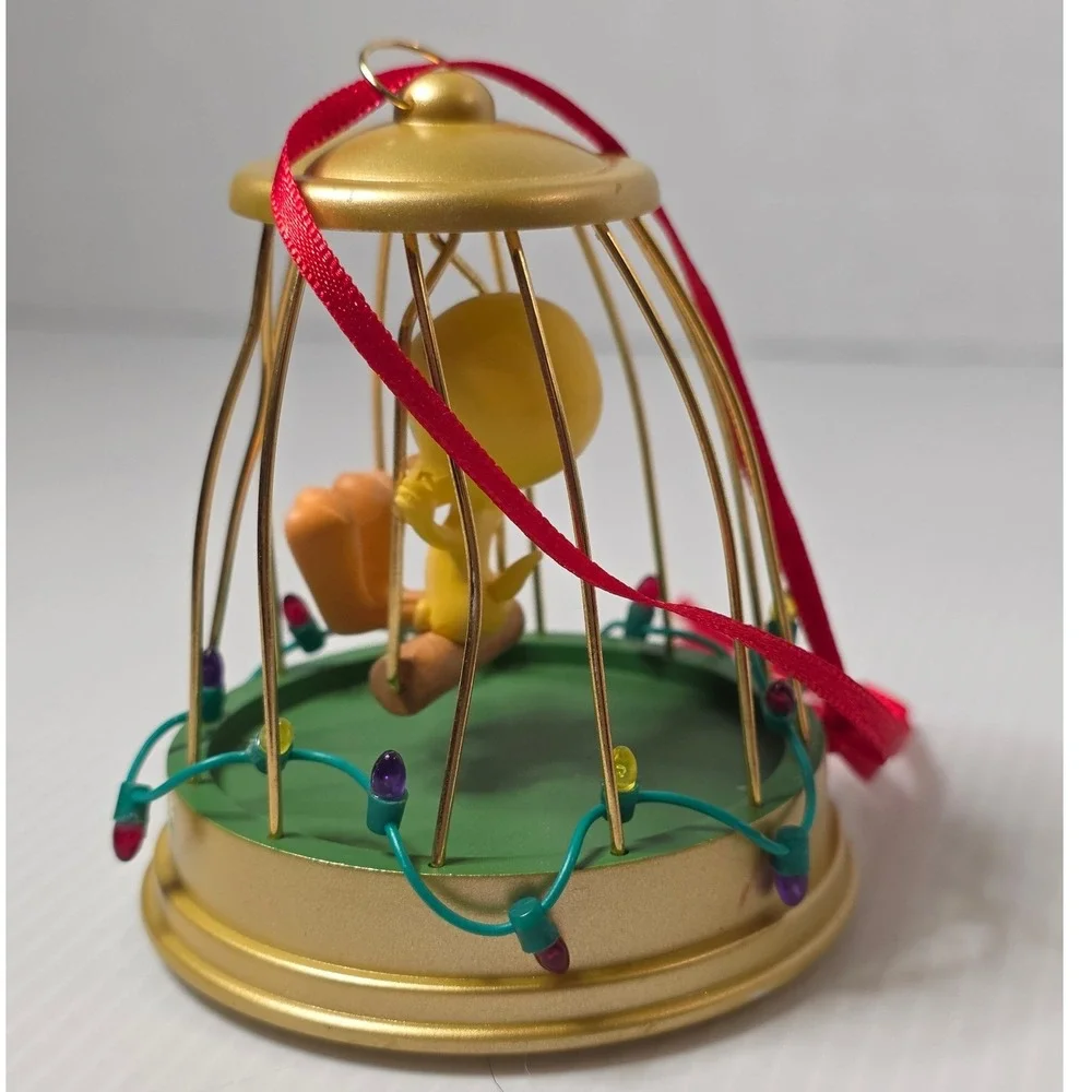 Hallmark Tweety‎ Bird Ornament Small Gold Fair condition needs work